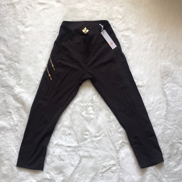 Fierce + Regal The Zippered Capri - Picture 5 of 7